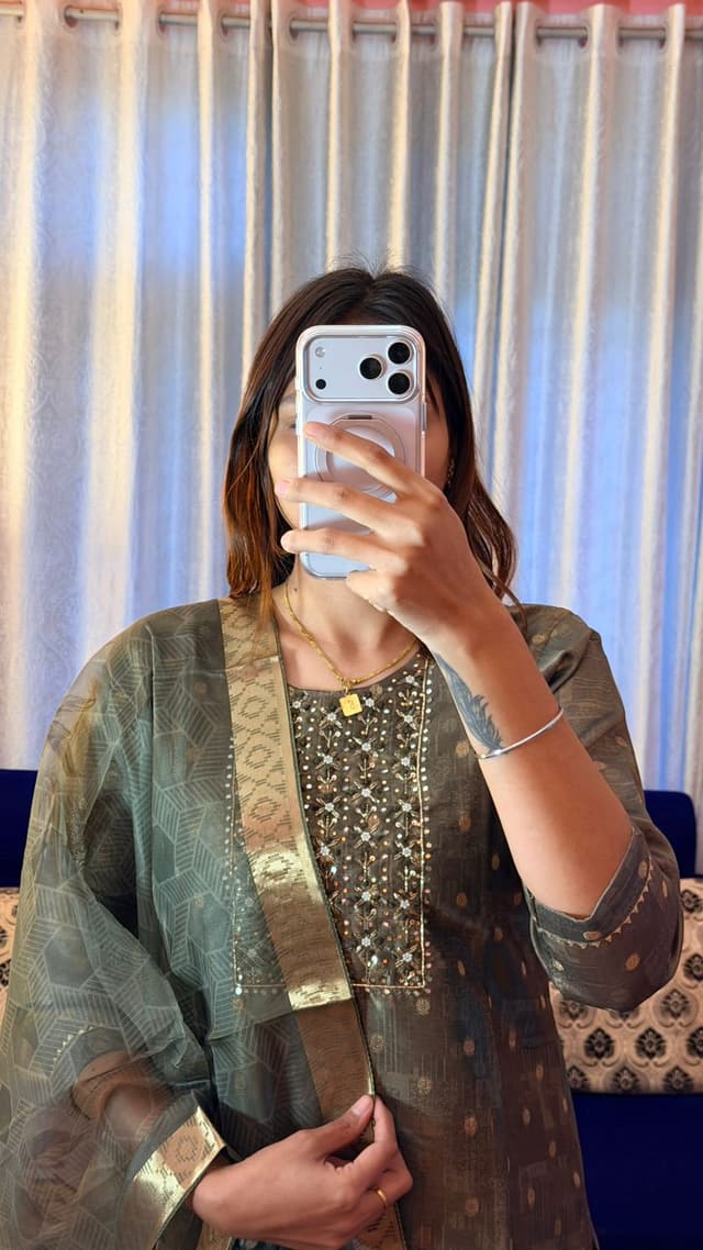 Sia Glamour Hand-Embroidered Festive Set